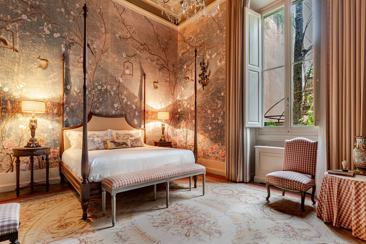 Lungarno Vespucci Luxury Residence, Firenze: la suite Chinoiserie con letto a baldacchino