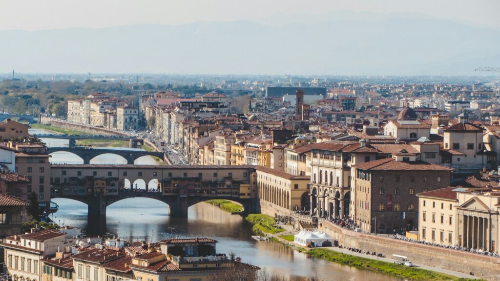 Ponte Vecchio e Arno visti da Oltrarno, quartiere di Firenze dove si affitta casa a turisti