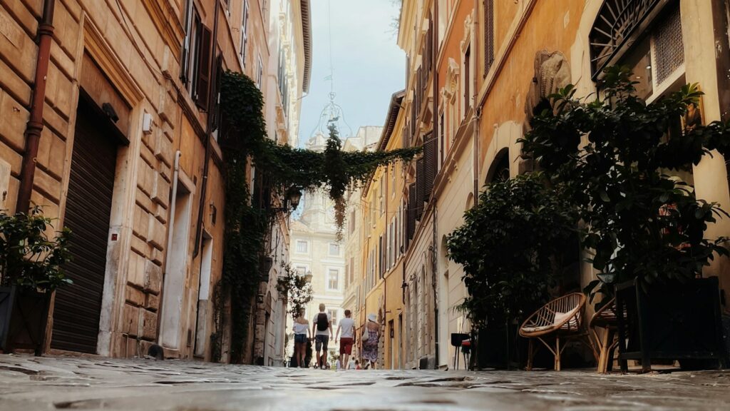 Vicolo del centro storico di Roma nel rione Monti, vicino al Colosseo, dove affittare un appartamento in affitto breve