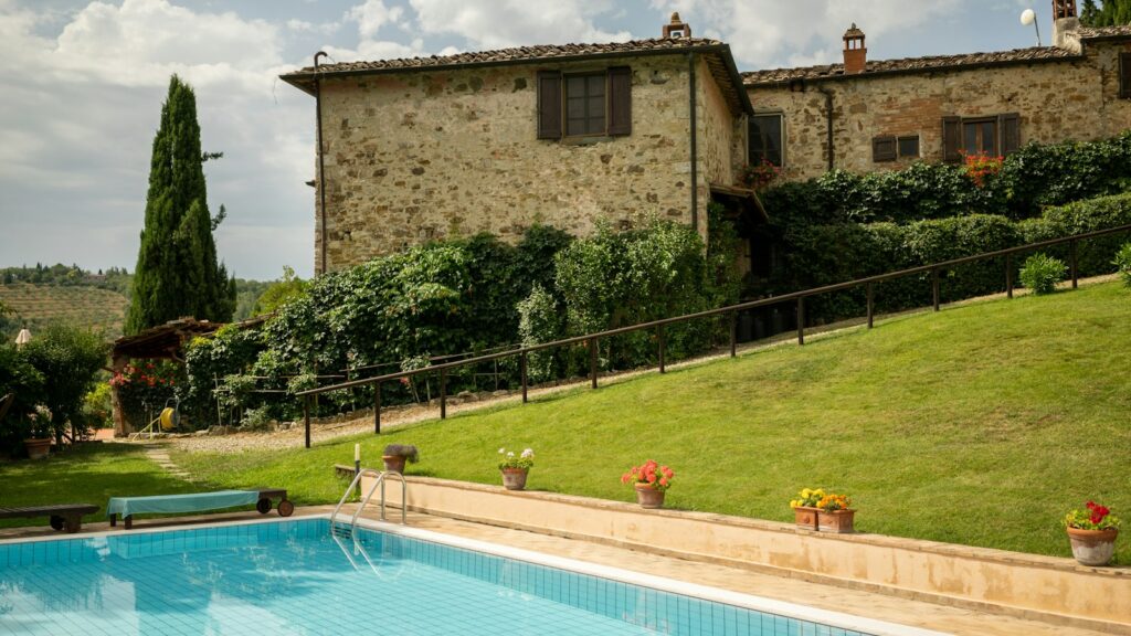Villa con piscina in Toscana, nel Chianti, da affittare intera o divisa in appartamenti